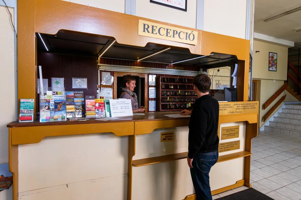 Hostel Flandria Будапеща Екстериор снимка