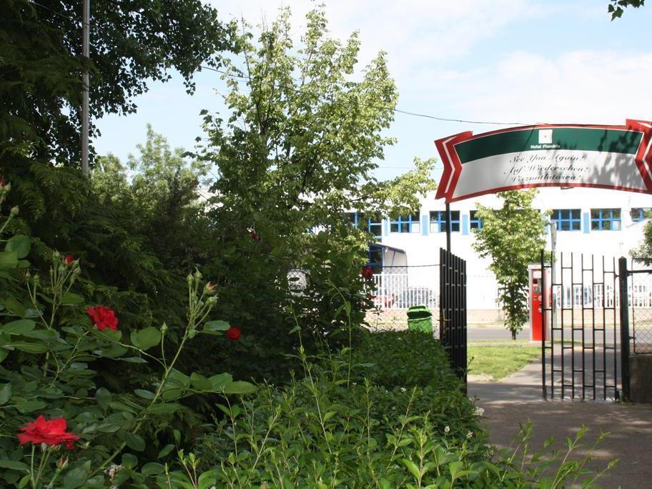 Hostel Flandria Будапеща Екстериор снимка